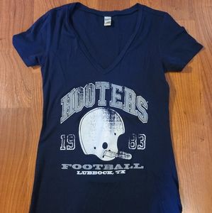 Hooters 1983 football t-shirt